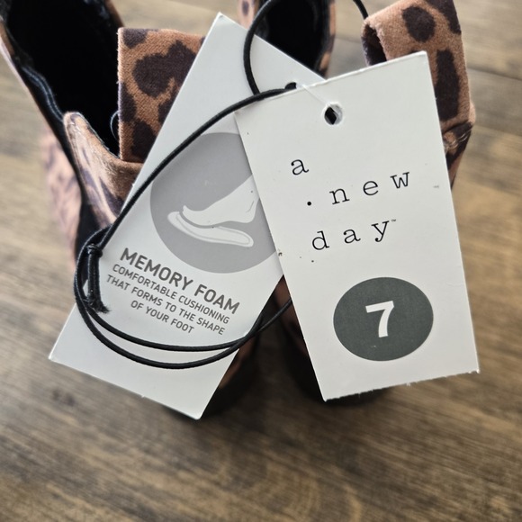 A New Day Ellie Cheetah Chelsea Boots Brown Black Block Heel Women's 7 NWT - Picture 4 of 6